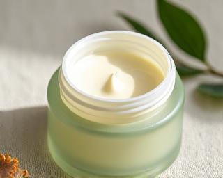 Natural botanical face cream for sensitive skin